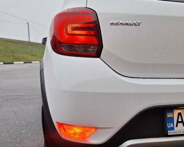 Белый Рено Сандеро СтэпВэй, объемом двигателя 1.46 л и пробегом 136 тыс. км за 9950 $, фото 11 на Automoto.ua