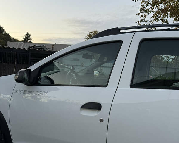 Білий Рено Сандеро СтепВей, об'ємом двигуна 1.46 л та пробігом 120 тис. км за 9700 $, фото 16 на Automoto.ua