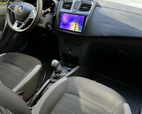 Белый Рено Сандеро СтэпВэй, объемом двигателя 0.9 л и пробегом 57 тыс. км за 9500 $, фото 10 на Automoto.ua