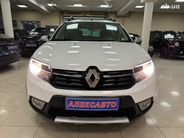 Белый Рено Сандеро СтэпВэй, объемом двигателя 0 л и пробегом 136 тыс. км за 11000 $, фото 1 на Automoto.ua