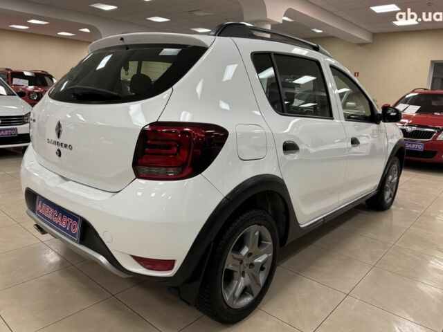 Белый Рено Сандеро СтэпВэй, объемом двигателя 0 л и пробегом 136 тыс. км за 11000 $, фото 5 на Automoto.ua