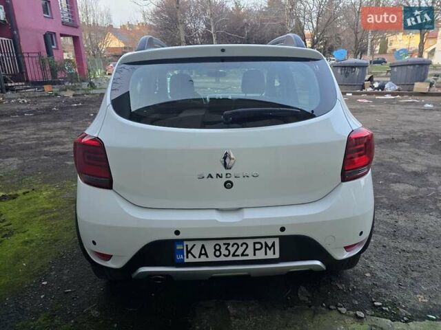 Білий Рено Сандеро СтепВей, об'ємом двигуна 0.9 л та пробігом 105 тис. км за 8900 $, фото 3 на Automoto.ua