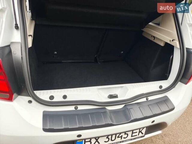 Белый Рено Сандеро СтэпВэй, объемом двигателя 1.46 л и пробегом 63 тыс. км за 13250 $, фото 13 на Automoto.ua