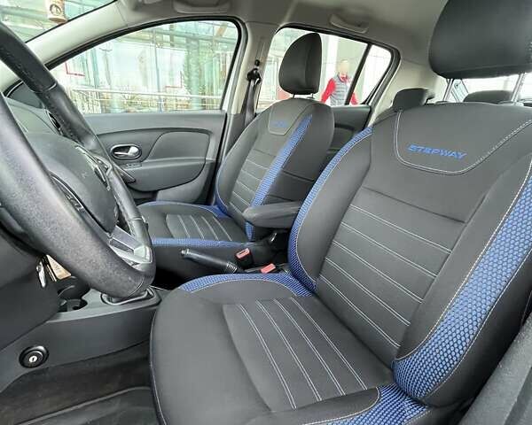 Білий Рено Сандеро СтепВей, об'ємом двигуна 0.9 л та пробігом 99 тис. км за 7879 $, фото 16 на Automoto.ua