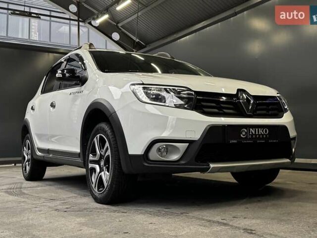 Белый Рено Сандеро СтэпВэй, объемом двигателя 0.9 л и пробегом 39 тыс. км за 11900 $, фото 22 на Automoto.ua