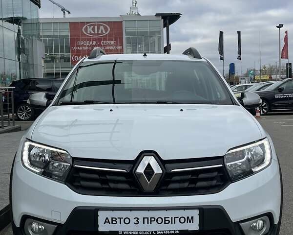 Белый Рено Сандеро СтэпВэй, объемом двигателя 0.9 л и пробегом 110 тыс. км за 7522 $, фото 2 на Automoto.ua