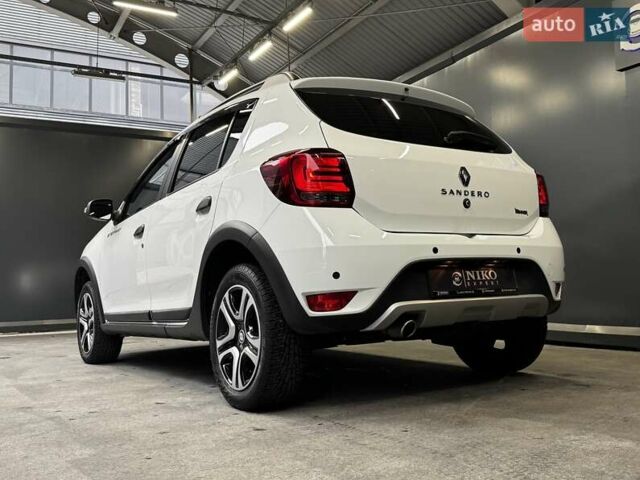 Белый Рено Сандеро СтэпВэй, объемом двигателя 0.9 л и пробегом 39 тыс. км за 11900 $, фото 10 на Automoto.ua