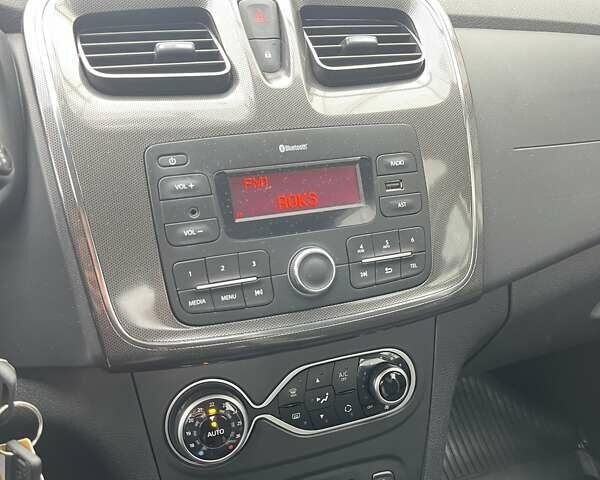 Белый Рено Сандеро СтэпВэй, объемом двигателя 0.9 л и пробегом 110 тыс. км за 7522 $, фото 20 на Automoto.ua