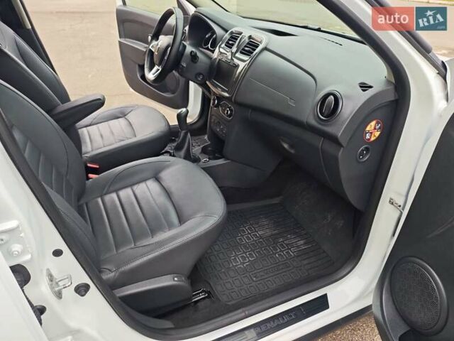 Белый Рено Сандеро СтэпВэй, объемом двигателя 1.46 л и пробегом 63 тыс. км за 13250 $, фото 9 на Automoto.ua