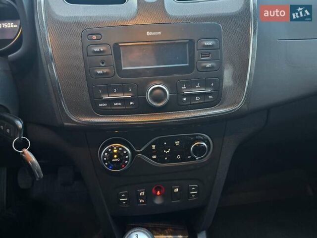 Білий Рено Сандеро СтепВей, об'ємом двигуна 0.9 л та пробігом 105 тис. км за 8900 $, фото 17 на Automoto.ua
