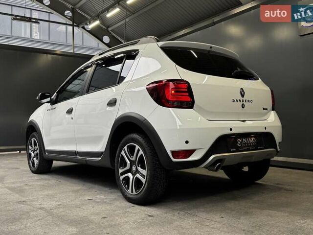 Белый Рено Сандеро СтэпВэй, объемом двигателя 0.9 л и пробегом 39 тыс. км за 11900 $, фото 7 на Automoto.ua