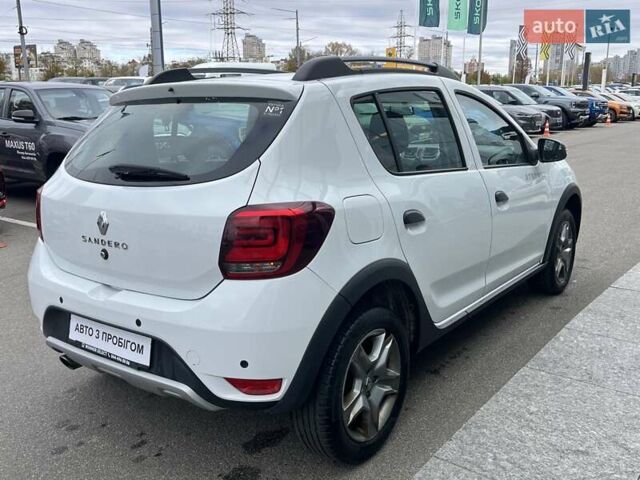 Белый Рено Сандеро СтэпВэй, объемом двигателя 0.9 л и пробегом 110 тыс. км за 7522 $, фото 5 на Automoto.ua
