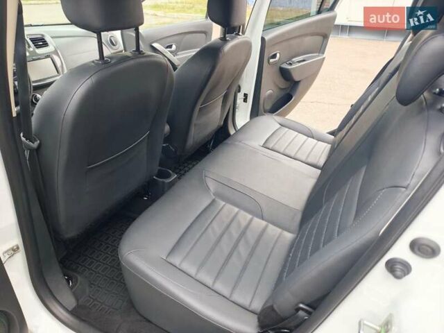 Белый Рено Сандеро СтэпВэй, объемом двигателя 1.46 л и пробегом 63 тыс. км за 13250 $, фото 12 на Automoto.ua