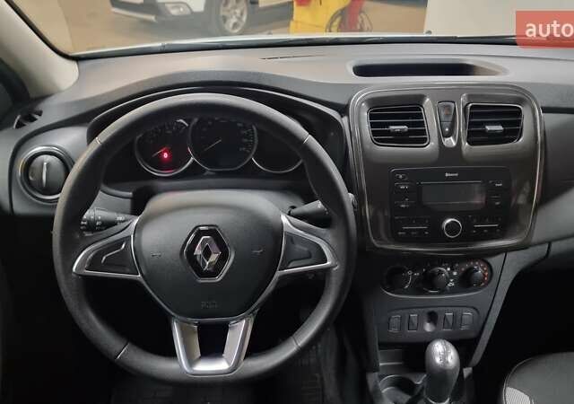 Белый Рено Сандеро СтэпВэй, объемом двигателя 0.9 л и пробегом 39 тыс. км за 8100 $, фото 8 на Automoto.ua