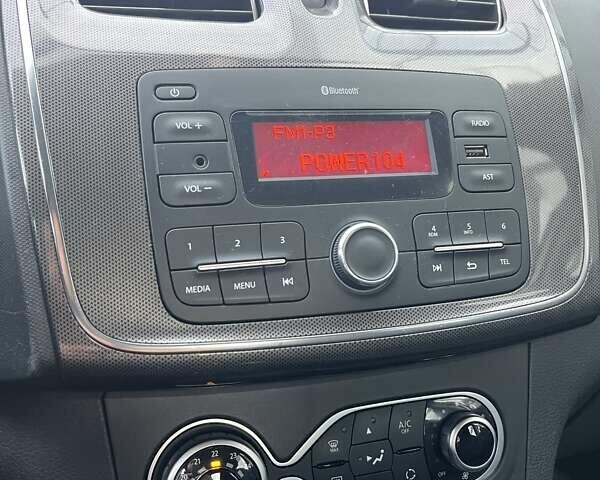 Білий Рено Сандеро СтепВей, об'ємом двигуна 0.9 л та пробігом 99 тис. км за 7879 $, фото 18 на Automoto.ua