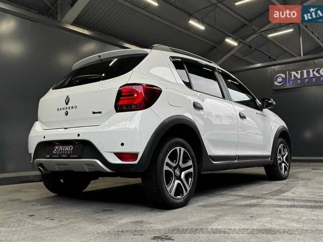 Белый Рено Сандеро СтэпВэй, объемом двигателя 0.9 л и пробегом 39 тыс. км за 11900 $, фото 15 на Automoto.ua