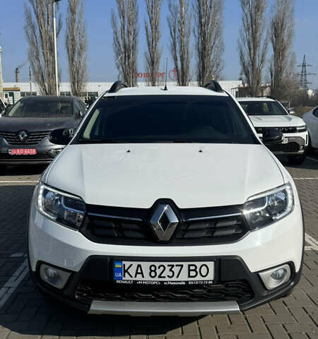 Білий Рено Сандеро СтепВей, об'ємом двигуна 1.46 л та пробігом 144 тис. км за 11800 $, фото 1 на Automoto.ua