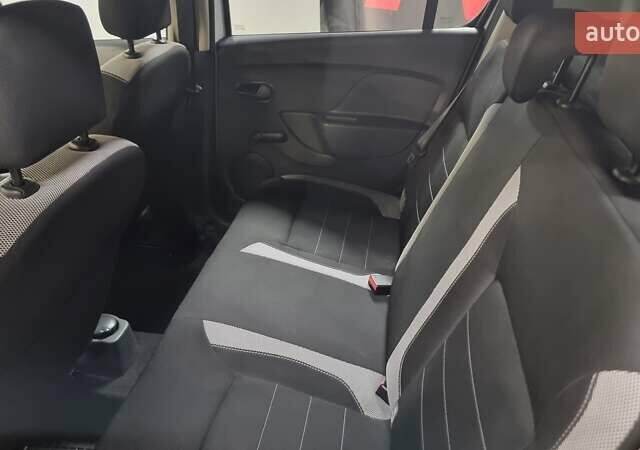 Белый Рено Сандеро СтэпВэй, объемом двигателя 0.9 л и пробегом 39 тыс. км за 8100 $, фото 6 на Automoto.ua