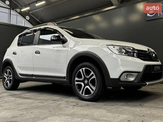 Белый Рено Сандеро СтэпВэй, объемом двигателя 0.9 л и пробегом 39 тыс. км за 11900 $, фото 23 на Automoto.ua