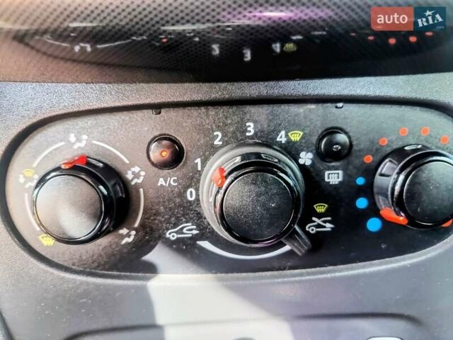 Белый Рено Сандеро СтэпВэй, объемом двигателя 0.9 л и пробегом 117 тыс. км за 9999 $, фото 8 на Automoto.ua