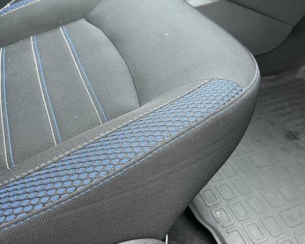 Білий Рено Сандеро СтепВей, об'ємом двигуна 0.9 л та пробігом 99 тис. км за 7879 $, фото 12 на Automoto.ua