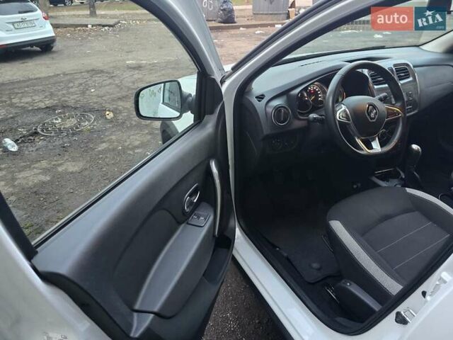 Білий Рено Сандеро СтепВей, об'ємом двигуна 0.9 л та пробігом 105 тис. км за 8900 $, фото 11 на Automoto.ua