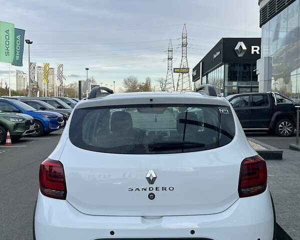Білий Рено Сандеро СтепВей, об'ємом двигуна 0.9 л та пробігом 99 тис. км за 7879 $, фото 6 на Automoto.ua