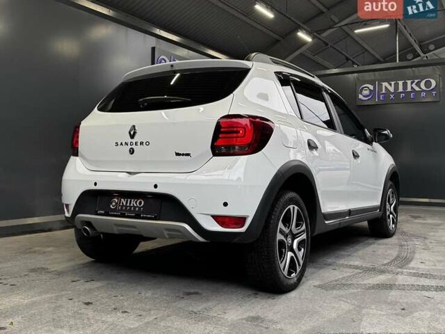 Белый Рено Сандеро СтэпВэй, объемом двигателя 0.9 л и пробегом 39 тыс. км за 11900 $, фото 12 на Automoto.ua