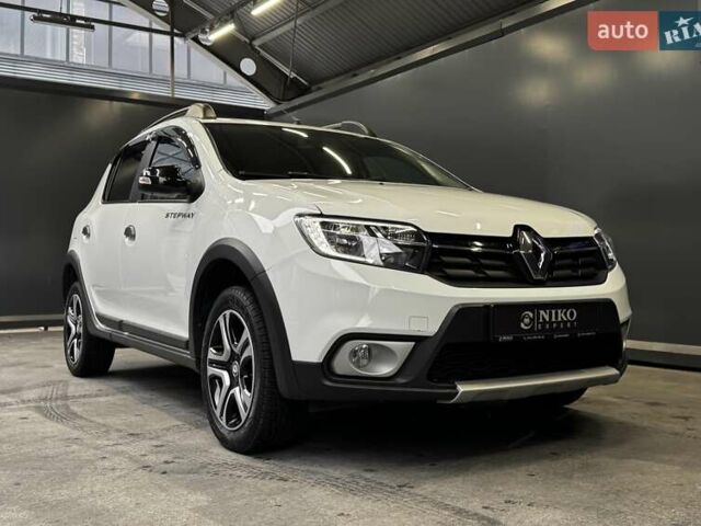 Белый Рено Сандеро СтэпВэй, объемом двигателя 0.9 л и пробегом 39 тыс. км за 11900 $, фото 19 на Automoto.ua