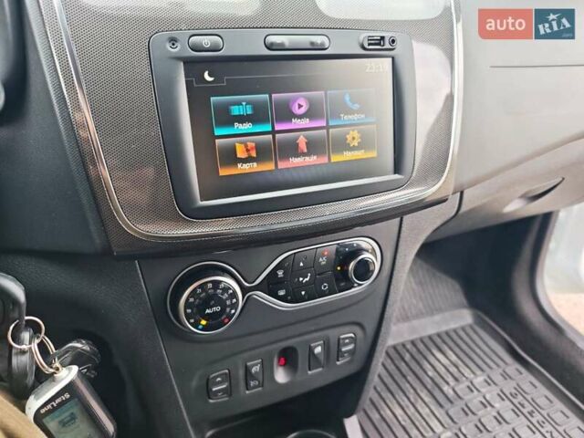 Белый Рено Сандеро СтэпВэй, объемом двигателя 1.46 л и пробегом 63 тыс. км за 13250 $, фото 16 на Automoto.ua