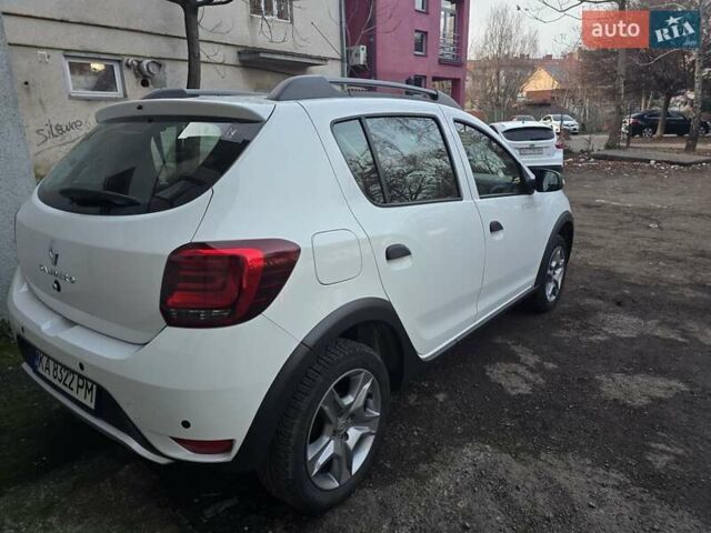 Білий Рено Сандеро СтепВей, об'ємом двигуна 0.9 л та пробігом 105 тис. км за 8900 $, фото 4 на Automoto.ua