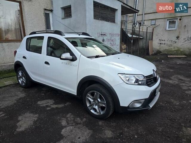 Білий Рено Сандеро СтепВей, об'ємом двигуна 0.9 л та пробігом 105 тис. км за 8900 $, фото 5 на Automoto.ua