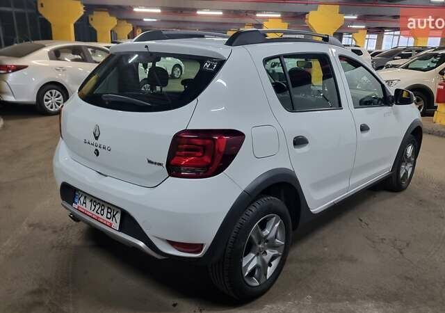 Белый Рено Сандеро СтэпВэй, объемом двигателя 0.9 л и пробегом 39 тыс. км за 8100 $, фото 4 на Automoto.ua