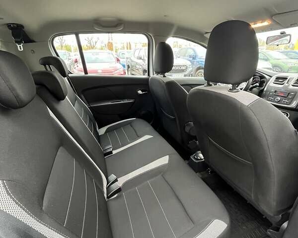 Белый Рено Сандеро СтэпВэй, объемом двигателя 0.9 л и пробегом 110 тыс. км за 7522 $, фото 11 на Automoto.ua