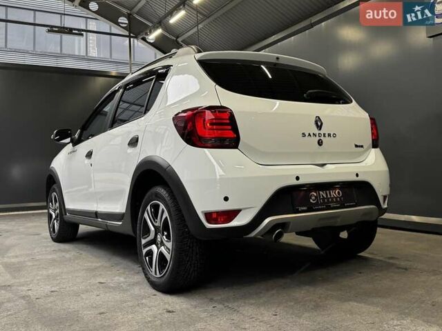 Белый Рено Сандеро СтэпВэй, объемом двигателя 0.9 л и пробегом 39 тыс. км за 11900 $, фото 9 на Automoto.ua