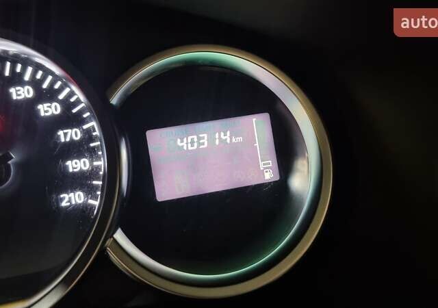 Белый Рено Сандеро СтэпВэй, объемом двигателя 0.9 л и пробегом 39 тыс. км за 8100 $, фото 10 на Automoto.ua