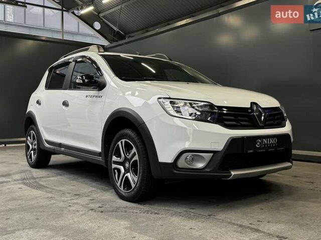 Белый Рено Сандеро СтэпВэй, объемом двигателя 0.9 л и пробегом 39 тыс. км за 11900 $, фото 20 на Automoto.ua