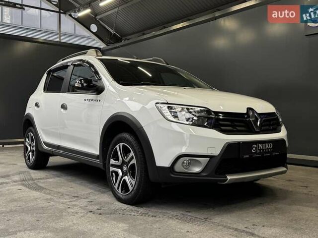 Белый Рено Сандеро СтэпВэй, объемом двигателя 0.9 л и пробегом 39 тыс. км за 11900 $, фото 18 на Automoto.ua