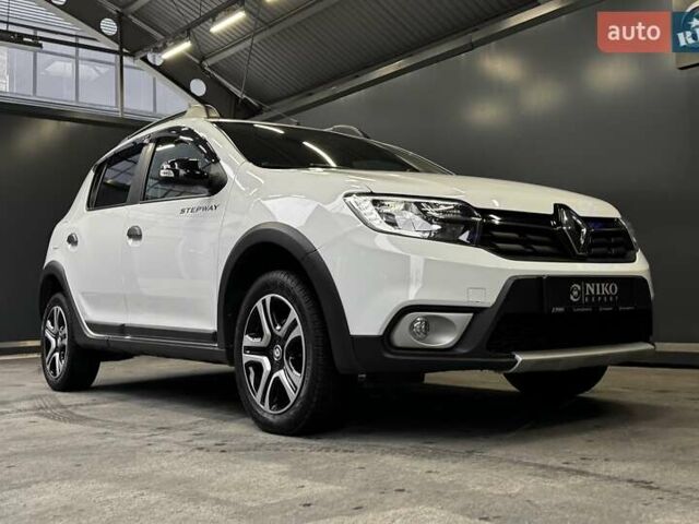 Белый Рено Сандеро СтэпВэй, объемом двигателя 0.9 л и пробегом 39 тыс. км за 11900 $, фото 21 на Automoto.ua
