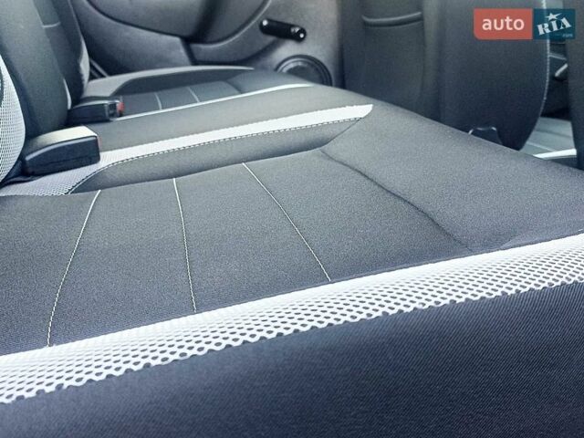 Белый Рено Сандеро СтэпВэй, объемом двигателя 1.46 л и пробегом 100 тыс. км за 11150 $, фото 8 на Automoto.ua