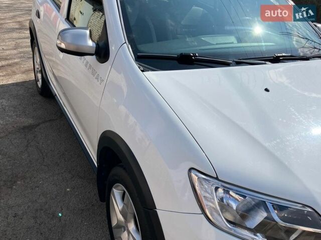 Белый Рено Сандеро СтэпВэй, объемом двигателя 1.46 л и пробегом 80 тыс. км за 10500 $, фото 8 на Automoto.ua