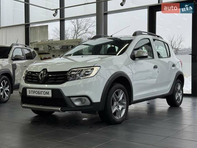 Белый Рено Сандеро СтэпВэй, объемом двигателя 0.9 л и пробегом 110 тыс. км за 9500 $, фото 4 на Automoto.ua