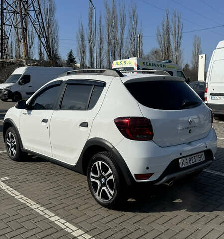 Білий Рено Сандеро СтепВей, об'ємом двигуна 1.46 л та пробігом 144 тис. км за 11800 $, фото 3 на Automoto.ua