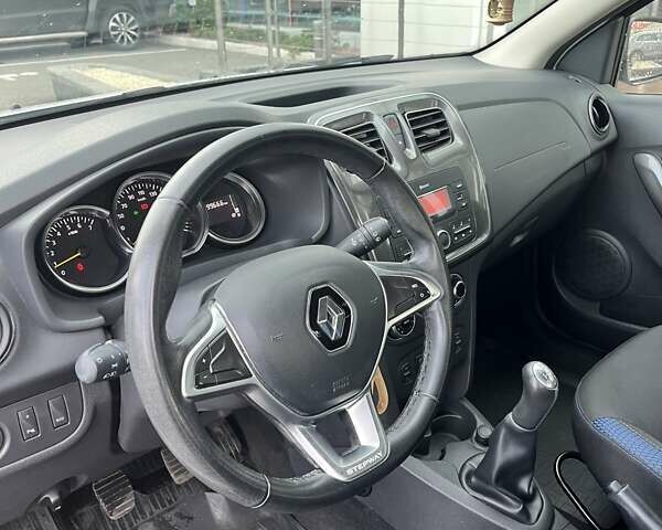 Білий Рено Сандеро СтепВей, об'ємом двигуна 0.9 л та пробігом 99 тис. км за 7879 $, фото 14 на Automoto.ua