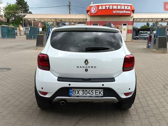 Білий Рено Сандеро СтепВей, об'ємом двигуна 1.46 л та пробігом 66 тис. км за 12000 $, фото 4 на Automoto.ua