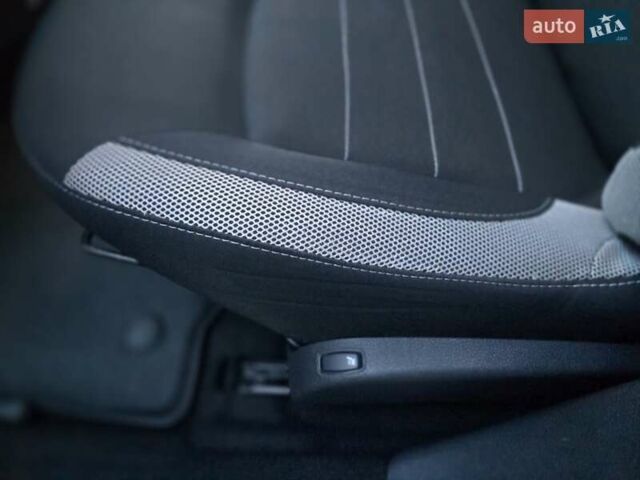 Білий Рено Сандеро СтепВей, об'ємом двигуна 0.9 л та пробігом 105 тис. км за 8900 $, фото 15 на Automoto.ua