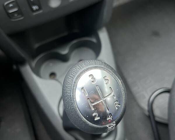 Білий Рено Сандеро СтепВей, об'ємом двигуна 0.9 л та пробігом 99 тис. км за 7879 $, фото 20 на Automoto.ua