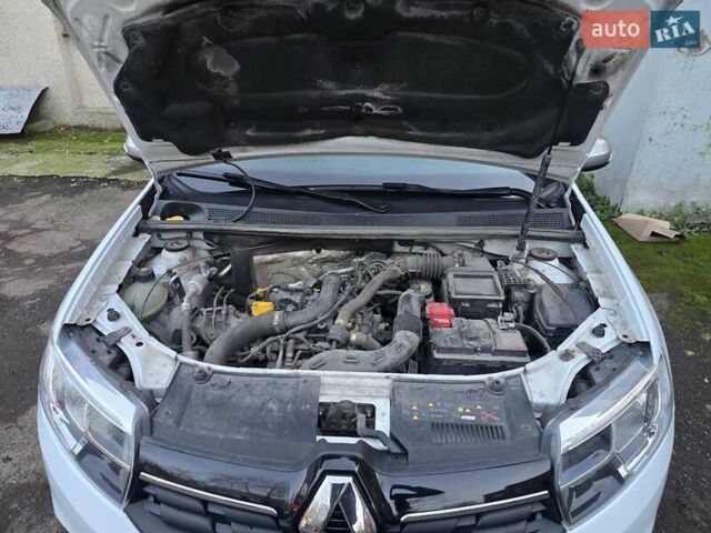 Білий Рено Сандеро СтепВей, об'ємом двигуна 0.9 л та пробігом 105 тис. км за 8900 $, фото 7 на Automoto.ua