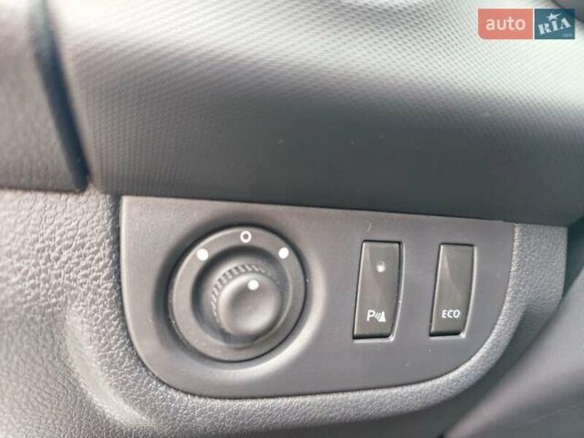 Белый Рено Сандеро СтэпВэй, объемом двигателя 1.46 л и пробегом 63 тыс. км за 13250 $, фото 17 на Automoto.ua