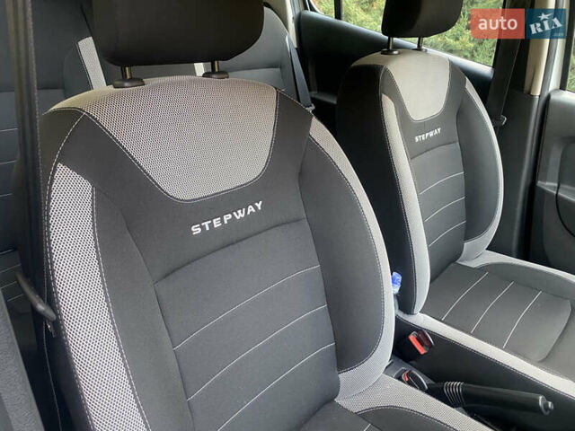 Рено Сандеро СтэпВэй 2021 в Киеве на Automoto.ua Белый Рено Сандеро СтэпВэй, объемом двигателя 1.46 л и пробегом 76 тыс. км за 12900 $, фото 15 на Automoto.ua